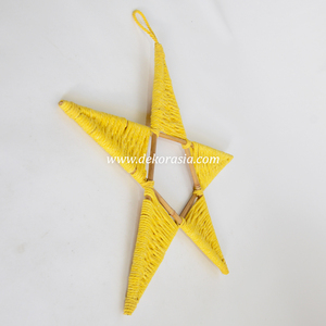 Adornos de Estrella de Ratán Amarillo Hechos a Mano, Decoración Colgante Tradicional Navideña, Diseño Ecológico con Cuerda de Bambú - Product Image 3