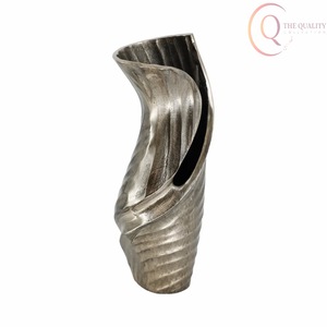 แจกันตั้งโต๊ะทำจากโลหะน้ำหนักเบาพร้อมดีไซน์ร่วมสมัยทำด้วยมือสำหรับตกแต่งบ้านและร้านอาหาร - Product Image 5