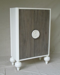 Armoire minimaliste antique à 2 portes au design rustique Mobilier de chambre à coucher moderne Finition en bois naturel pour la maison Hôtel Appartement Villa - Product Image 1