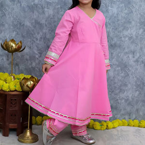 Conjunto de Kurti y Pantalón de Algodón Elástico de Secado Rápido, Estilo Tradicional Indio para Niñas, Salwar Kameez de la Mejor Calidad para el Verano - Product Image 1
