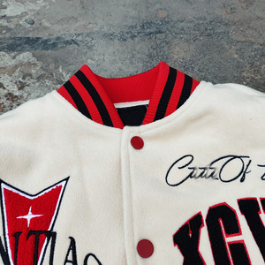 แจ็กเก็ตทีมโรงเรียนขายส่งพร้อมแขนเสื้อหนังและผ้ากำมะหยี่ปักลายเสื้อแจ็คเก็ตเบสบอลวิทยาลัยออกแบบได้ตามต้องการ - Product Image 3