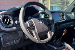 Toyota Tacoma TRD Off-Road Double Cab 4x4 6 vitesses manuelles, 2022, en excellent état, 24 000 miles, moteur V6 3,5 litres, pack technologique - Product Image 4