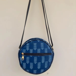 Sac à bandoulière écologique en pur coton indigo pour femme sac à bandoulière imprimé floral bloc à main Boho sac à main - Product Image 1