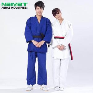 Ensemble de Kimono de Karaté en Gros pour Adultes 100% Coton Léger Respirant Personnalisable à l'Avant Tailles - Haute Qualité pour Artistes Martiaux - Product Image 1