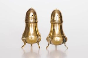 ขวดใส่เกลือและพริกไทยทำจากทองเหลือง ดีไซน์ทันสมัย เหมาะสำหรับตกแต่งโต๊ะอาหารที่บ้านหรือโรงแรม - Product Image 6