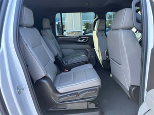 GMC Yukon XL SLT AWD 2023 Blanco Brillante, Automático, Llantas de Aleación R17, Asientos de Cuero, ACC Ligero, Navegación, Asientos con Calefacción, Control Remoto - Product Image 2