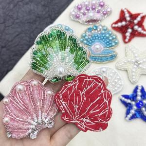 Broche Bordado con Cuentas de Semillas Personalizado de Santa, Diseño Único, Broche Bordado con Cuentas de Colores - Product Image 2