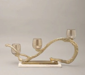 Superbe bougeoir doré avec verre idéal pour la décoration de table à manger et de centre de table - Product Image 3