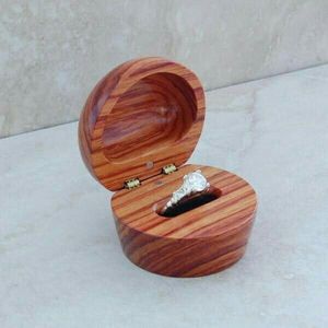 Boîte à bagues en bois de style éventail Porte-bague de fiançailles personnalisé Unique Boîte de proposition de mariage personnalisée élégante - Product Image 5