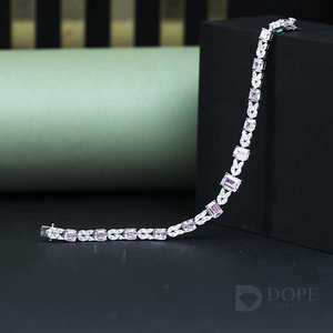 Pulsera de diamantes cultivados en laboratorio de 1.0CT con corte esmeralda en tono de Color púrpura Esmeralda en oro sólido de 14K con certificación IGI - Product Image 1