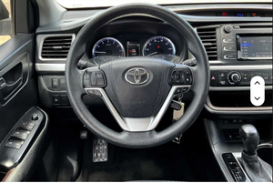 Toyota Highlander LE 2017 d'occasion, conduite à gauche/droite - Product Image 4