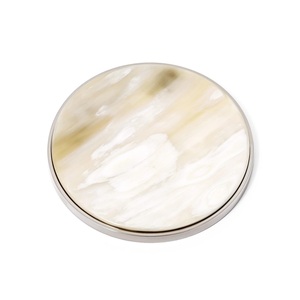 Posavasos de mesa elegantes hechos de auténtico Material de cuerno de búfalo Posavasos de cuerno de buey personalizable con acabado de alto brillo para regalos - Product Image 6