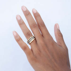 Anillo de mujer de diamante blanco de corte redondo de oro amarillo joyería fina de moda eterna de lujo minimalista personalizado para regalo de San Valentín - Product Image 2