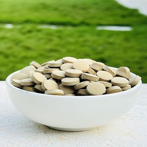 Tabletas de Triphala orgánicas certificadas Extracto de hierbas cultivadas en estado silvestre que no forman hábitos para un soporte de regularidad seguro y efectivo - Product Image 2