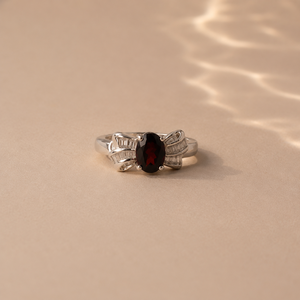 แหวนพลอยโกเมนทรงมาร์คีส์ ทองคำเหลือง รับรองโดย IGI เครื่องประดับชั้นดี - Product Image 3