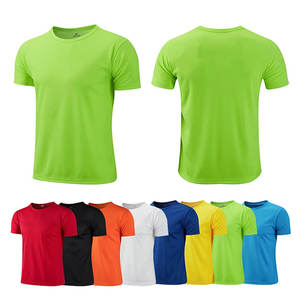 T-shirt d'entraînement de gymnastique pour hommes avec tissu extensible et respirant conçu pour le confort, la performance et le style Stock - Product Image 5