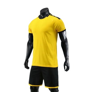 ชุดฟุตบอลแบบกำหนดเองรุ่นใหม่ปี 2025 ผลิตจากโพลีเอสเตอร์ 100% แห้งเร็ว เป็นมิตรกับสิ่งแวดล้อม ระบายอากาศได้ดี คุณภาพสูง ราคาดีที่สุดสำหรับผู้ใหญ่ - Product Image 1