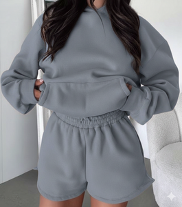 Ensemble de survêtement décontracté pour femmes, en tissu écologique, confortable, à capuche et short, coupe ample, deux pièces, pour la mode de tous les jours - Product Image 6