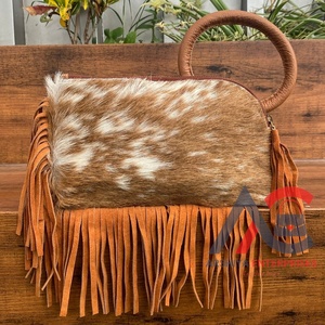 Nouvel arrivage de produits les plus vendus Enveloppe en cuir de vachette de luxe tendance pour femmes Pochette Sac à main Bracelet à franges en cuir véritable Sacs à main - Product Image 1