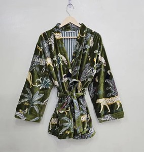 ชุดคลุมกำมะหยี่ผ้าฝ้ายสำหรับผู้หญิง ชุดคลุมกำมะหยี่สำหรับดื่มชาตอนเช้า ลายดอกไม้ ชุดคลุมสำหรับเพื่อนเจ้าสาว - Product Image 3