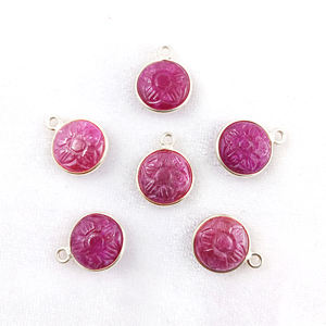10mm Ruby Bezel Pendentif Fleur Faite À La Main Sculpté Rose Teint Rubis Argent Sterling 925 avec Or Vermeil & Placage Rhodium - Product Image 2