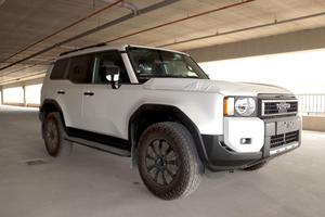 Toyota PRADO LC250 TXL 2.4L SUV Automatique R20 Cuir Blanc d'occasion 2024 avec options éclairage LED à vendre - Product Image 2