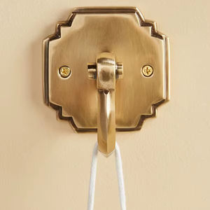 Elegante Gancho de Pared de Aluminio para Accesorios de Pared de Primera Calidad que Mejora el Interior con un Diseño Contemporáneo - Product Image 1