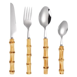 Juego de Cubiertos de Acero Inoxidable con Mango de Madera Estilo Bambú para Comidas Familiares, Eventos, Recepciones y Uso en el Hogar, de la India - Product Image 1