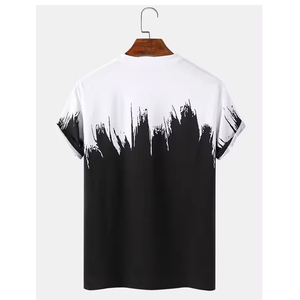 Camiseta gráfica elegante con estampado llamativo de alta calidad, tela ideal para marcas de ropa de calle que buscan Gen Z - Product Image 2