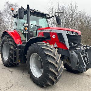 Tracteur à roues Massey Ferguson 7S.180 Exclusive 4x4 de haute qualité, 70 CV, garantie 1 an sur le moteur, boîte de vitesses et pompe de haute qualité - Vente en gros - Product Image 3