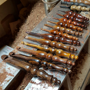 Crochet en bois fait main par les meilleurs artisans |   Aiguille à tricoter en bois lisse et poli pour l'artisanat du fil aux prix les plus bas - Product Image 1