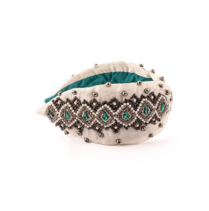 Bandeau pour femmes avec perles de rocaille tissées à la main et ajustement réglable, conçu pour compléter tous les types de cheveux et tous les styles personnels - Product Image 6