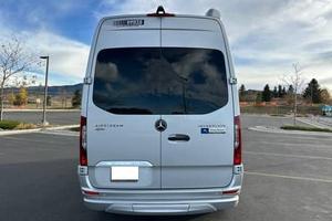 Mercedes-Benz Sprinter 2500 Edición Airstream 2021, 4x4, Conversión Completa a Camper, Turbodiésel V6, 4WD - Product Image 6