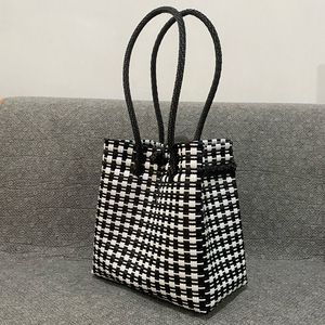Bolsos de Mano de Alta Calidad, Exclusivos, Hechos a Mano, Ecológicos, de Primera Calidad, Tejidos con Plástico Reciclado, Modernos, para Mujer - Product Image 1