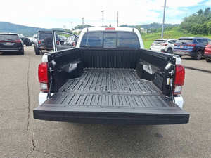 Auto Usado de Calidad a Precio Accesible, Toyota Tacoma SR 2022, Volante a la Izquierda - Product Image 4