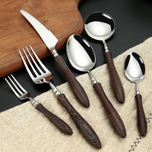 Ensemble de couverts décoratifs en acier inoxydable avec manche en bois, ajoutant chaleur, beauté et équilibre aux arrangements de table. - Product Image 6