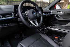 SUV Usado 2024 R21, Automático, Asientos de Cuero, Cámara Trasera 360, Techo Corredizo - Product Image 2