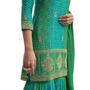 Set di Chinon Bandhani Sharara verde per feste Festive all'ingrosso matrimoni celebrazioni culturali e massa etnica tradizionale - Product Image 6
