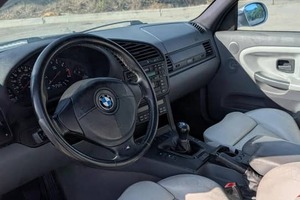 BMW M3 Coupé Clásico Deportivo de 1999 Usado, Alto Rendimiento, Emoción, Atractivo para Coleccionistas, Enfocado en el Conductor, Estilo Muscle, en Venta - Product Image 6