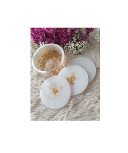 Ensemble de dessous-de-verre en résine faits à la main pour la décoration de la maison, fabriqués avec un matériau durable, adaptés aux cadeaux - Product Image 2