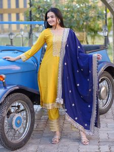 Seda romana de diseñador Premium con bordado de lentejuelas Kurti Pant y Dupatta Fabricante de India a precio mayorista - Product Image 4