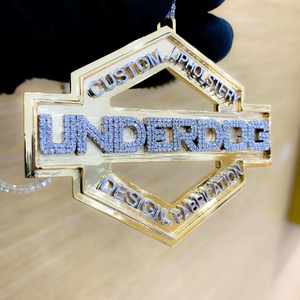 Colgante de Letra Inicial con Corona de Moissanita de 4.50 Ct Chapado en Oro Amarillo de 18K, Joyería de Regalo para Niños Estilo Hip Hop - Product Image 4