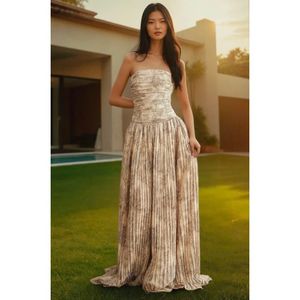 Vestido maxi de gasa Antiestático de alta calidad para mujer Estilo cascada elegante con cintura imperio Servicios ODM Hecho en Vietnam - Product Image 1