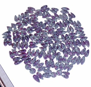 Cabochon en quartz eudialyte de qualité supérieure, pierre précieuse en vrac pour la fabrication de bijoux (pendentifs, bagues, boucles d'oreilles) – Disponible à la vente - Product Image 2