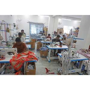 Jupe mi-longue en coton à imprimé floral, fabriquée à la main en Inde, écologique, respirante, en tissu satiné, pour femmes, pour les fêtes d'été à la plage - Product Image 4