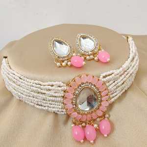 Conjunto de collar Kundan de calidad superior con pendientes a juego para mujer, joyería india tradicional con acabado chapado en oro - Product Image 3