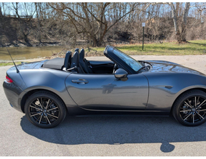 Mazda MX5 Grand Touring Coupé Turbo AWD 2024, Bajo Kilometraje, Caja de Cambios Automática, Volante a la Izquierda, Cuero Oscuro, R18, Gasolina - Product Image 2