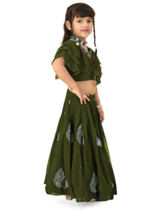 Shoryam - Conjunto de Moda para Niñas: Choli de Georgette con Capas y Lehenga Bordada hasta el Suelo, Verde Mehandi, para Fiestas Étnicas y Festivales - Product Image 4