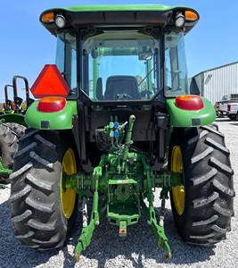 2017 John Deer 5085E con cargador y cubo de conexión rápida autonivelante, 2845 horas, 4x4, 85 HPDiesel Engine12x12TransmissionCupHolder - Product Image 4