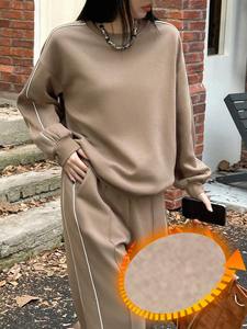 Ensemble de survêtement décontracté pour femmes avec pantalon, style streetwear, pour le fitness, l'entraînement et le port quotidien moderne - Product Image 3